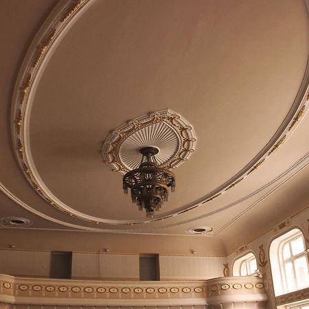 Hotel Lev Levice Buitenkant foto