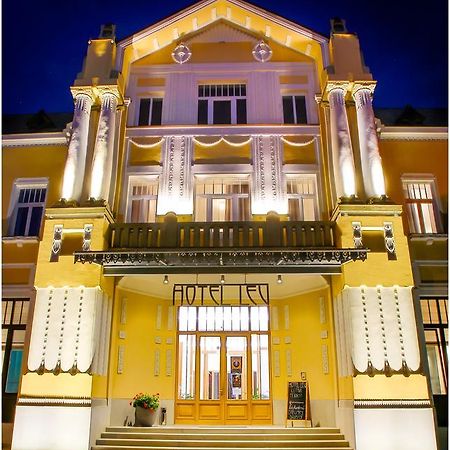 Hotel Lev Levice Buitenkant foto